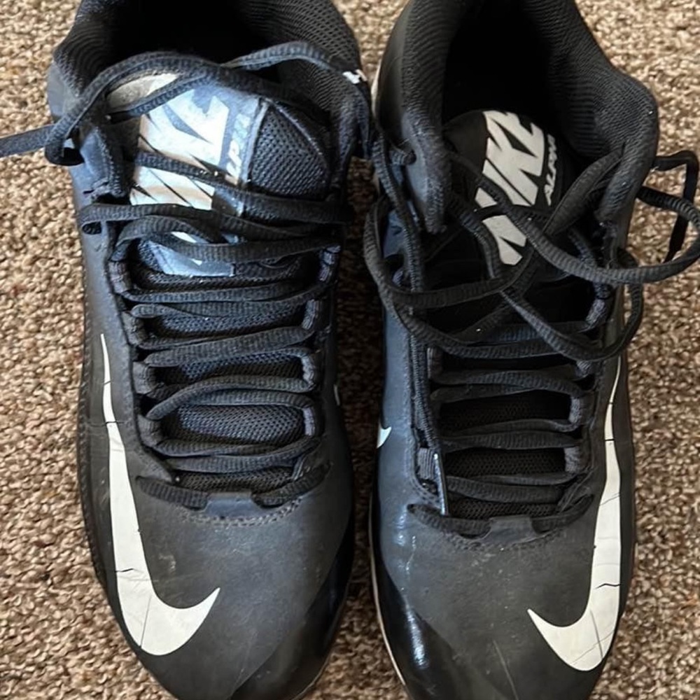 Basketball shoes